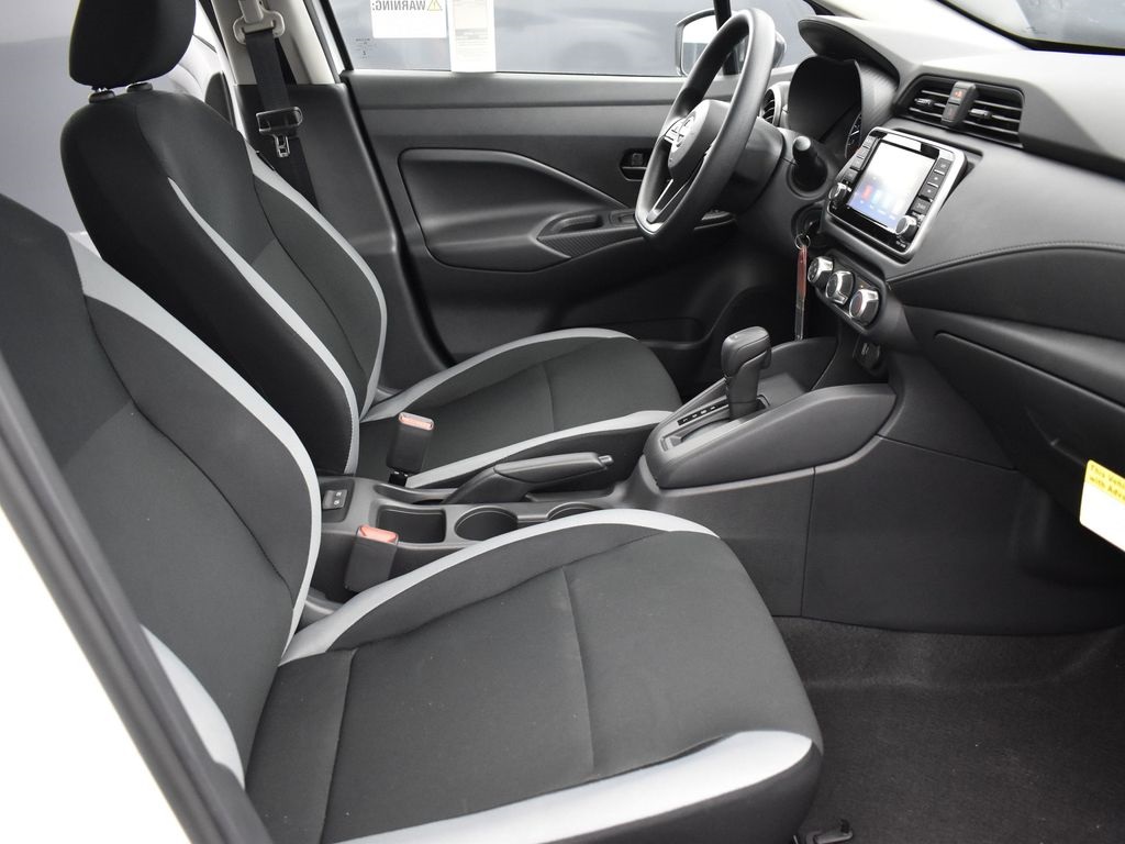2025 Nissan Versa 1.6 S photo 18