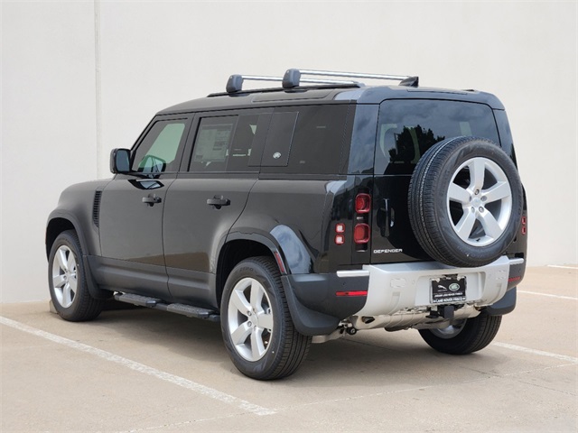 2024 Land Rover Defender 110 S photo 3