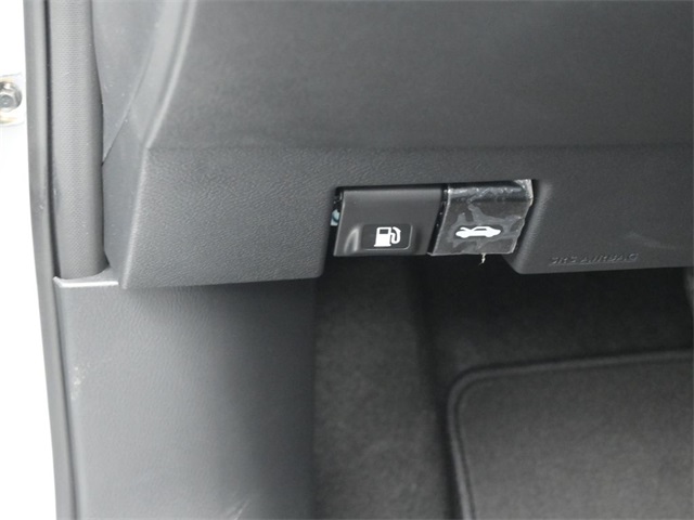 2025 Nissan Versa SV photo 17