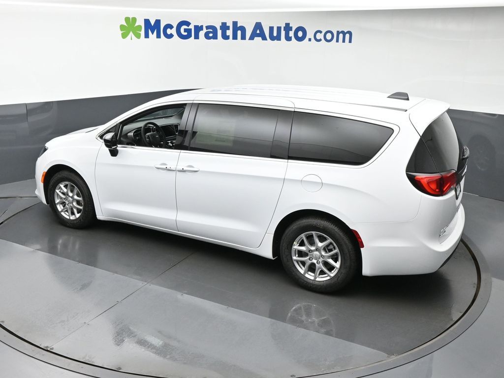 2026 Chrysler Voyager LX photo 22