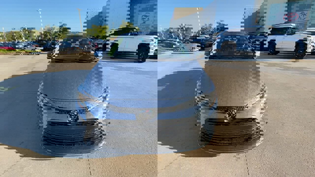 2025 Toyota Corolla LE photo 3