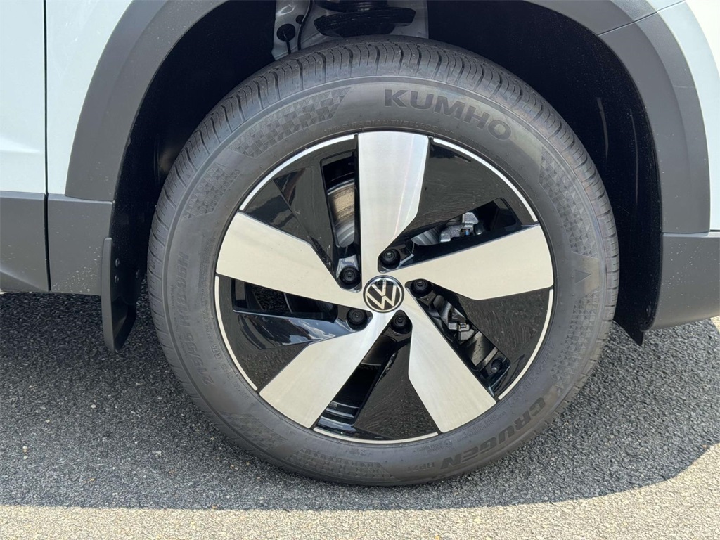 2025 Volkswagen Taos S photo 12