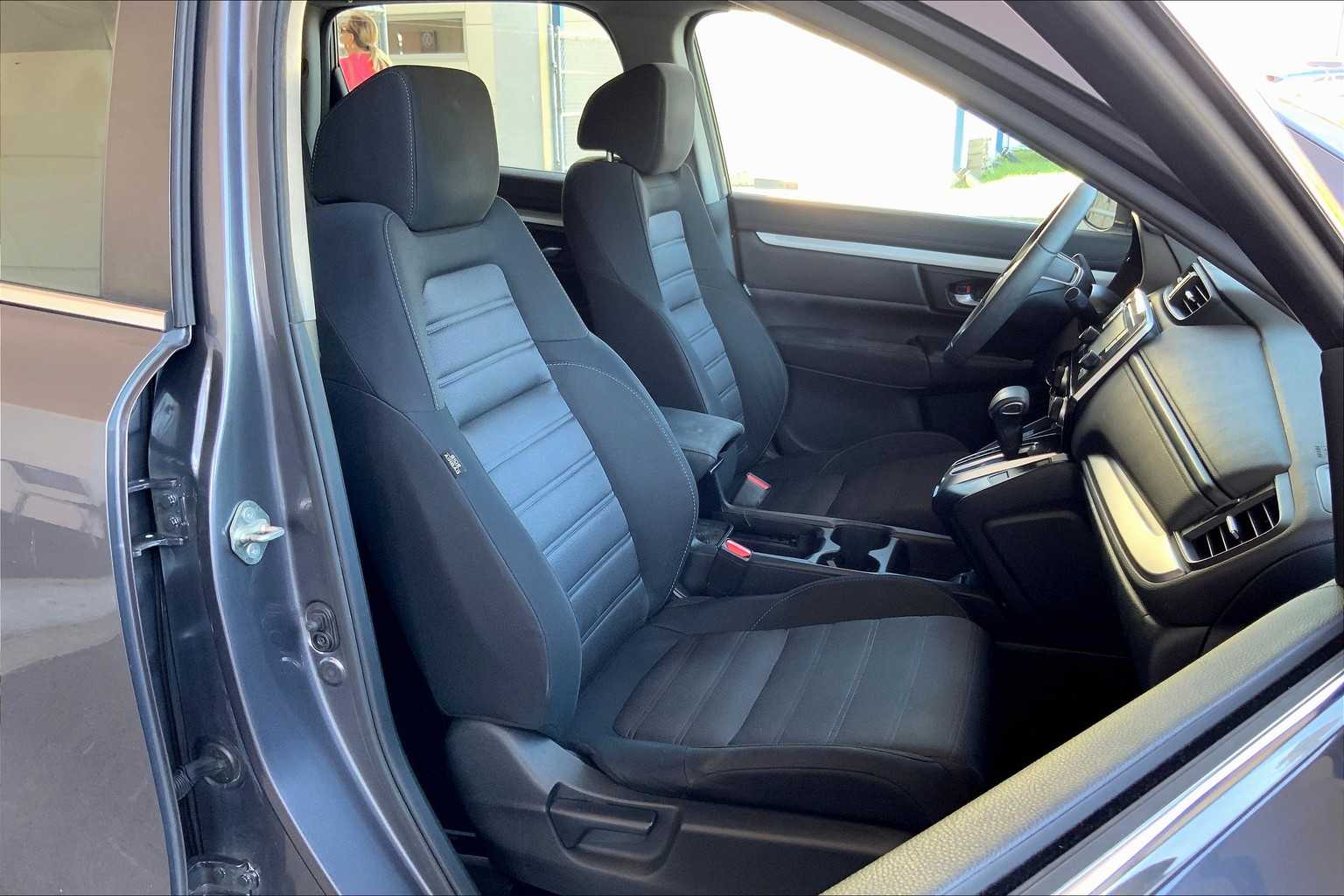 2019 Honda CR-V LX photo 8