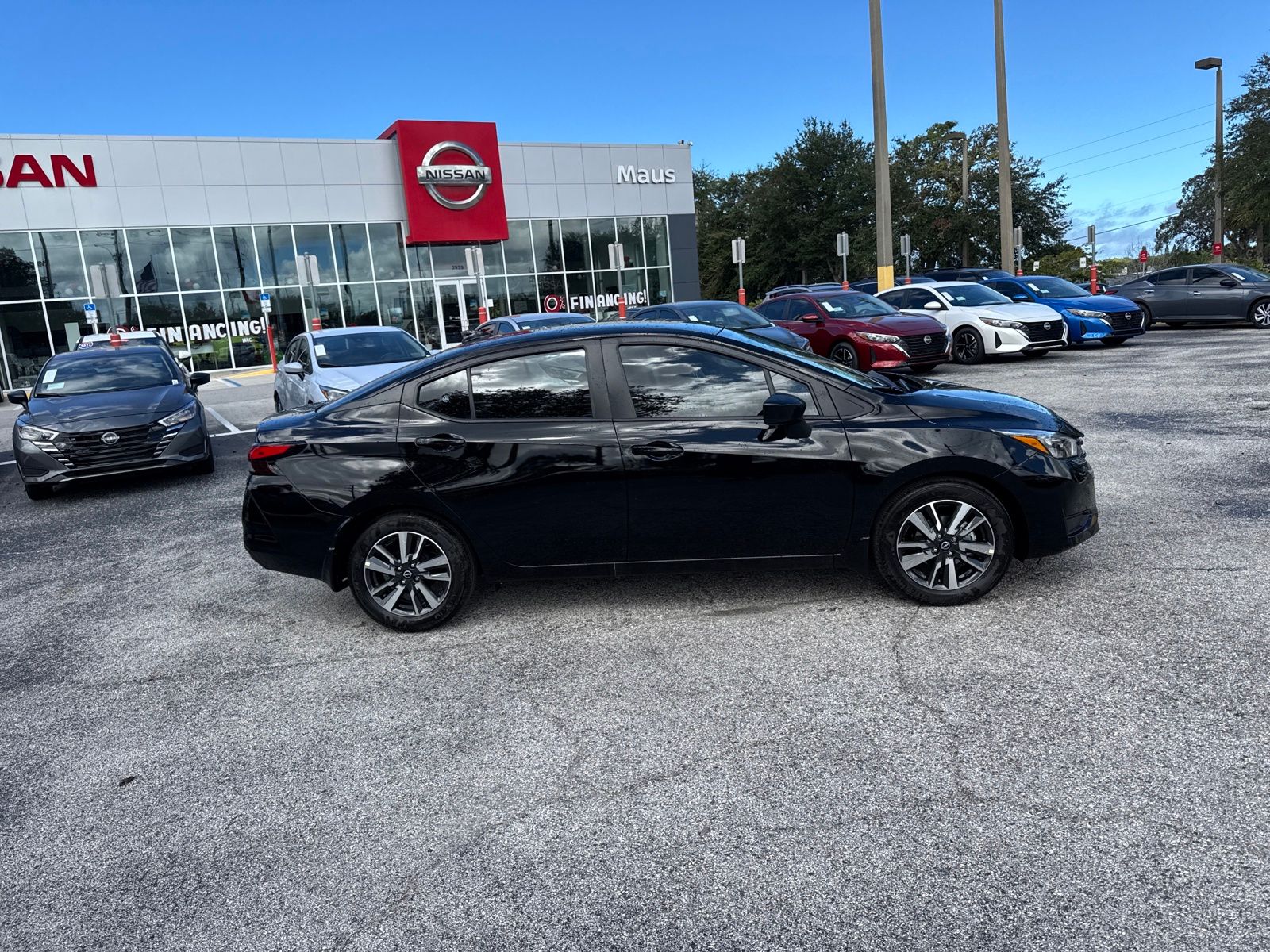 2025 Nissan Versa 1.6 SV photo 4