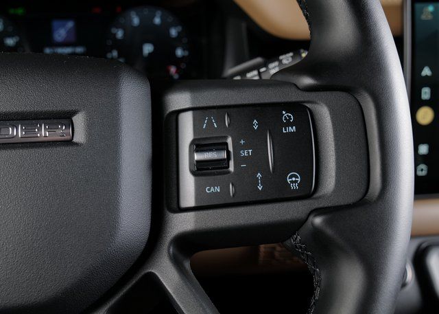 2025 Land Rover Defender 110 X-Dynamic SE photo 20