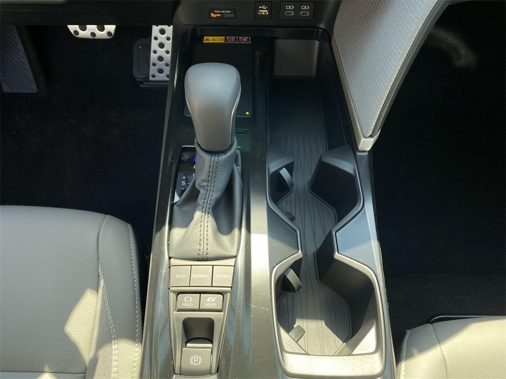 2025 Toyota Camry SE photo 22