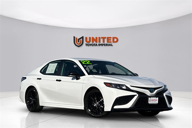 2022 Toyota Camry SE's photo