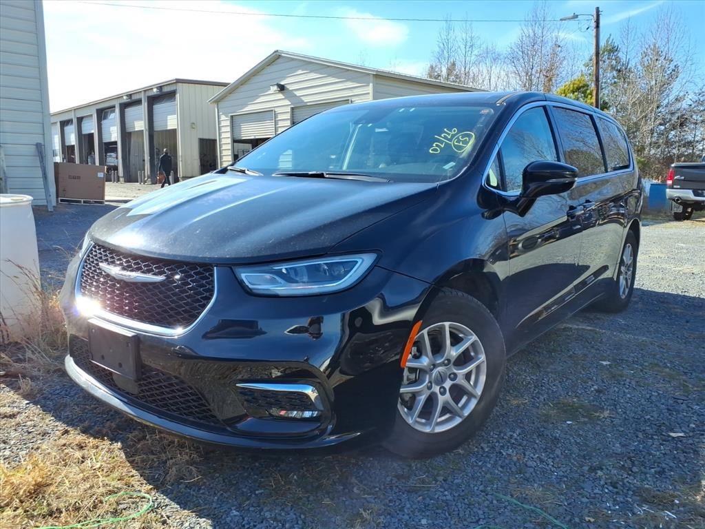 2024 Chrysler Pacifica Touring L's photo