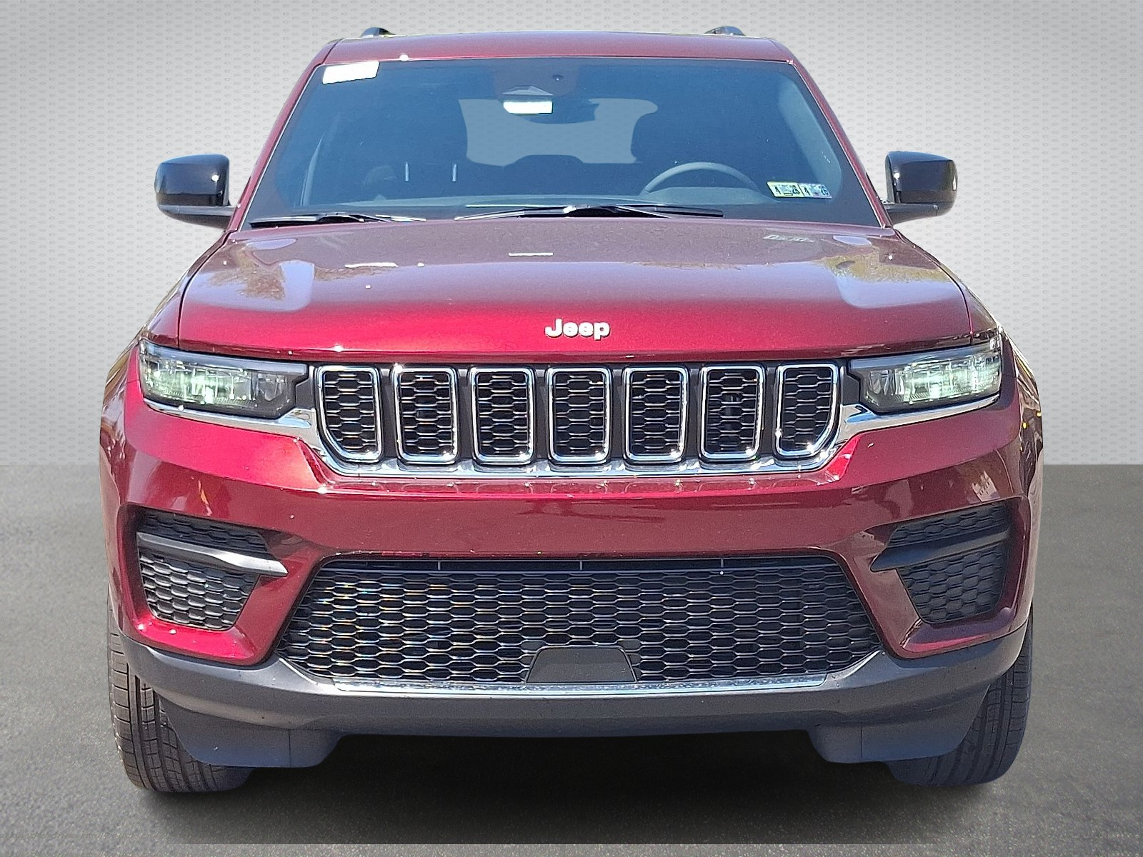 2025 Jeep Grand Cherokee Laredo photo 2