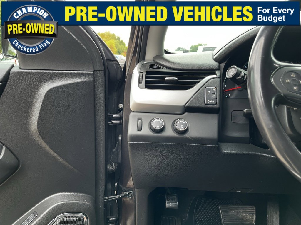 2018 Chevrolet Suburban LT photo 9