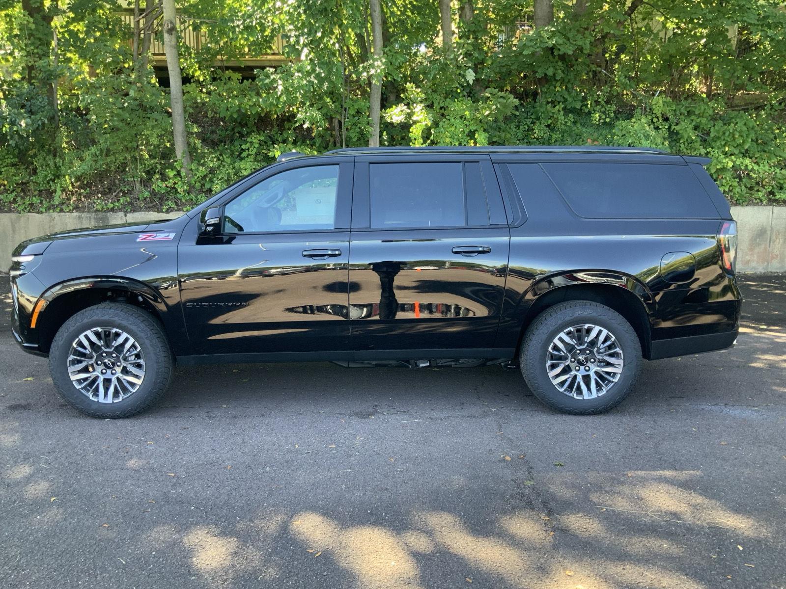 2026 Chevrolet Suburban Z71 photo 3