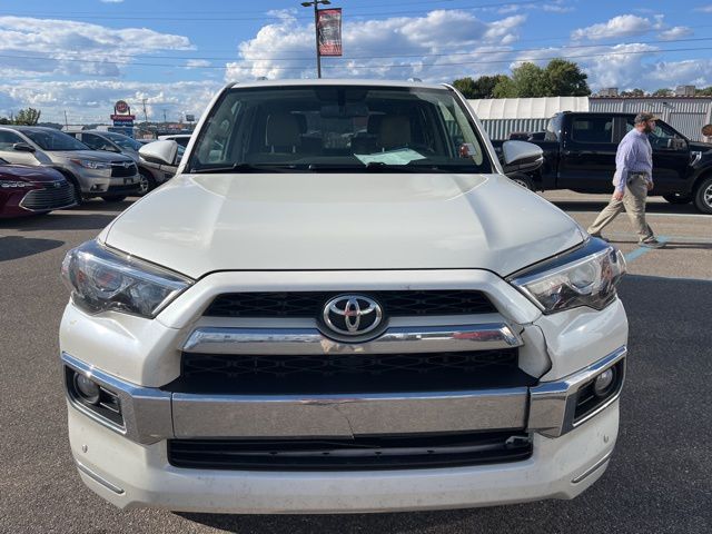 2019 Toyota 4Runner SR5 4WD photo 2