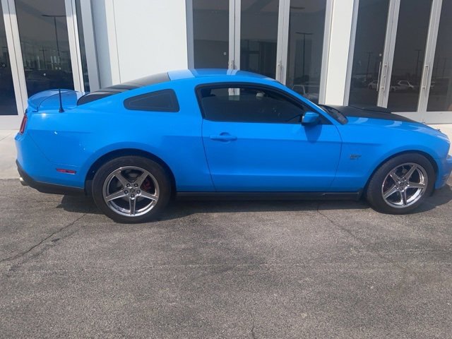 2010 Ford Mustang GT photo 2