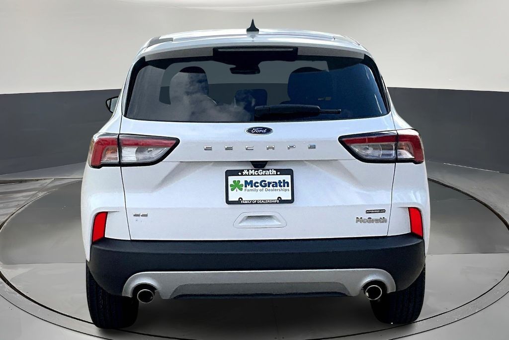 2022 Ford Escape Hybrid SE photo 4