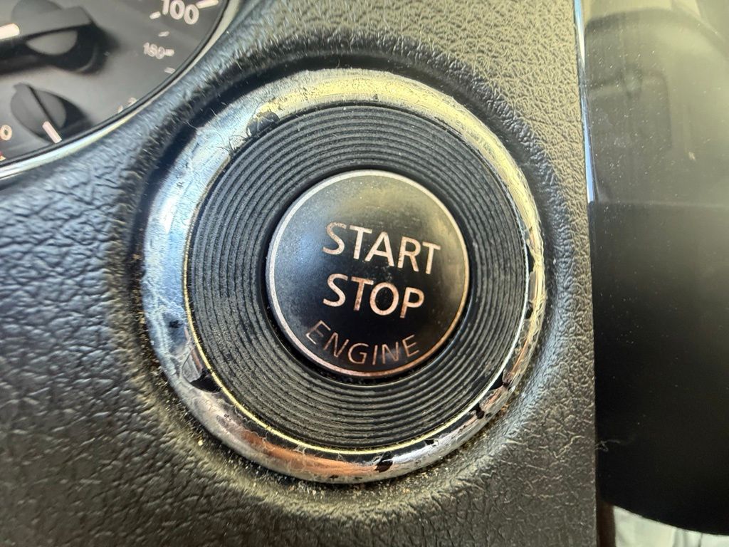 2020 Nissan Rogue SV photo 15