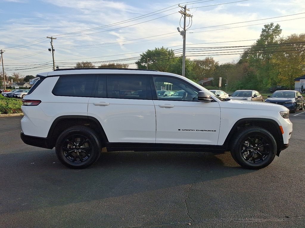 2024 Jeep Grand Cherokee Altitude photo 5