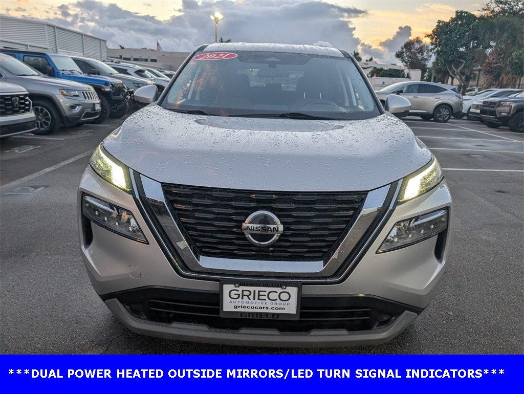 2021 Nissan Rogue SV photo 3