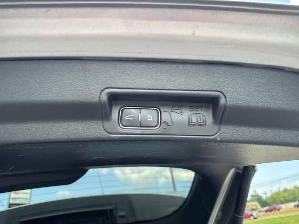 2020 Ford Explorer XLT photo 24