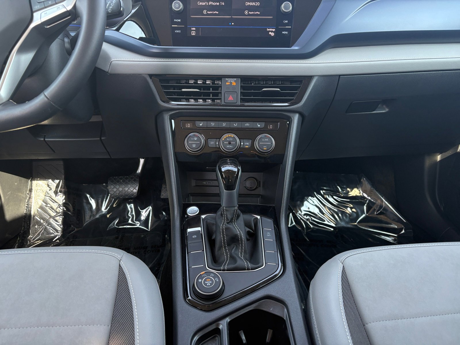 2024 Volkswagen Taos SE photo 4