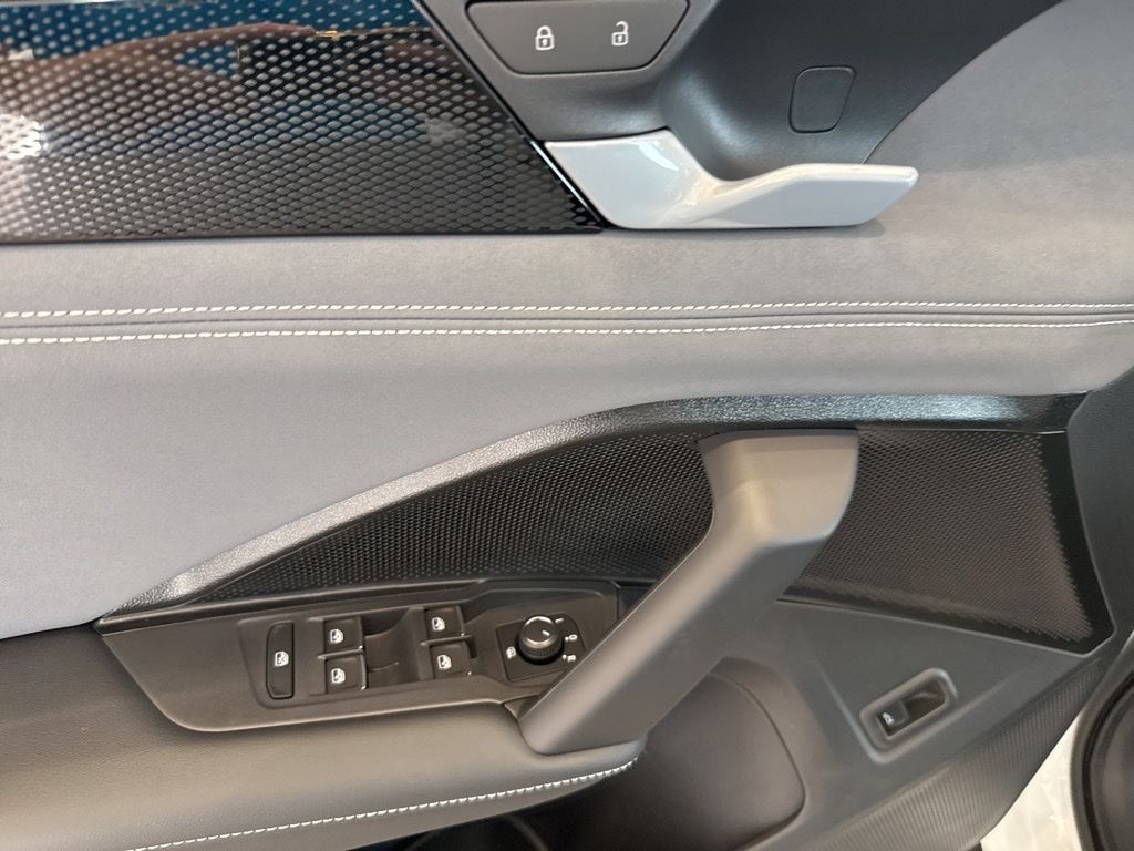 2025 Volkswagen Tiguan SE R-Line Black photo 18
