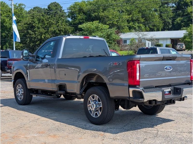 2025 Ford F-350 XLT photo 4