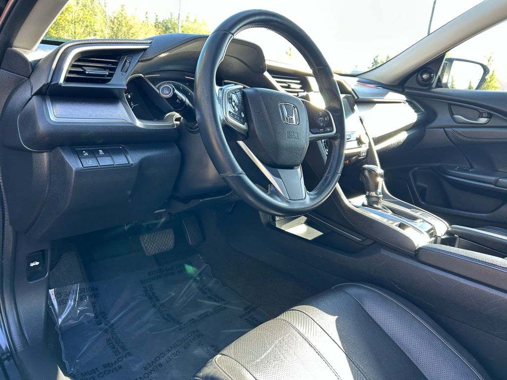 2017 Honda Civic Touring photo 12