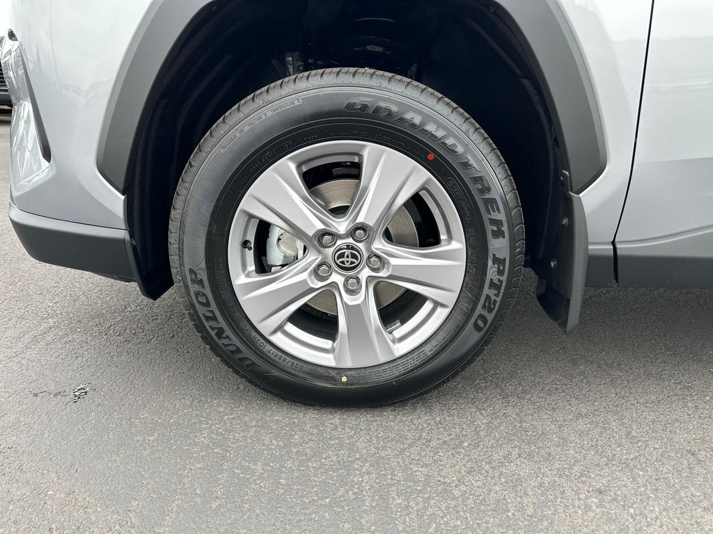 2025 Toyota RAV4 XLE photo 12