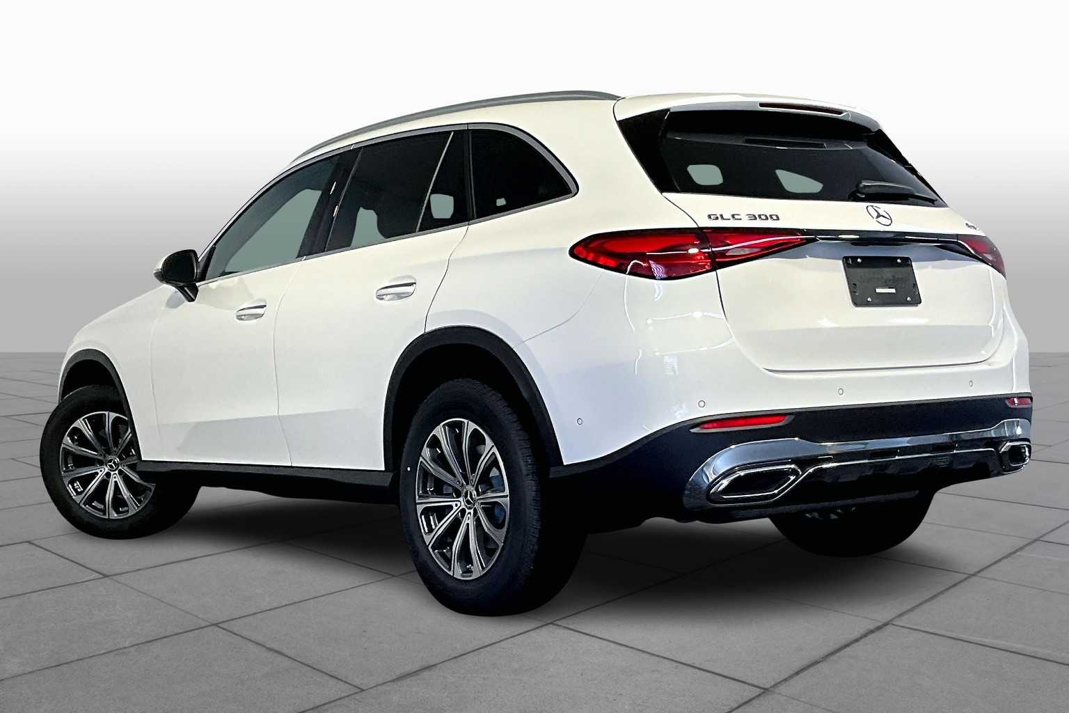 2026 Mercedes Benz GLC 300 4MATIC photo 3