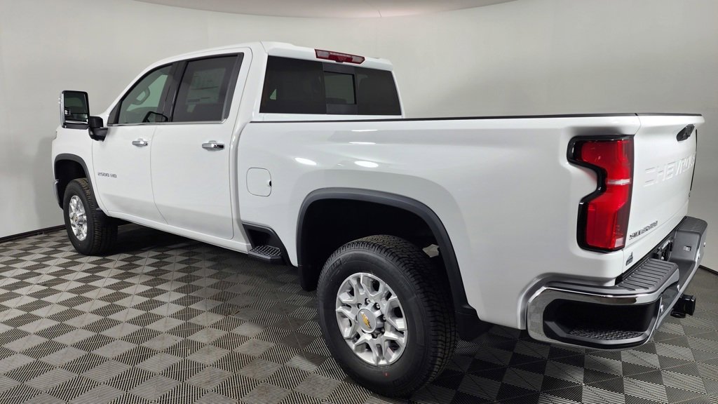 2025 Chevrolet Silverado 2500HD LTZ photo 3