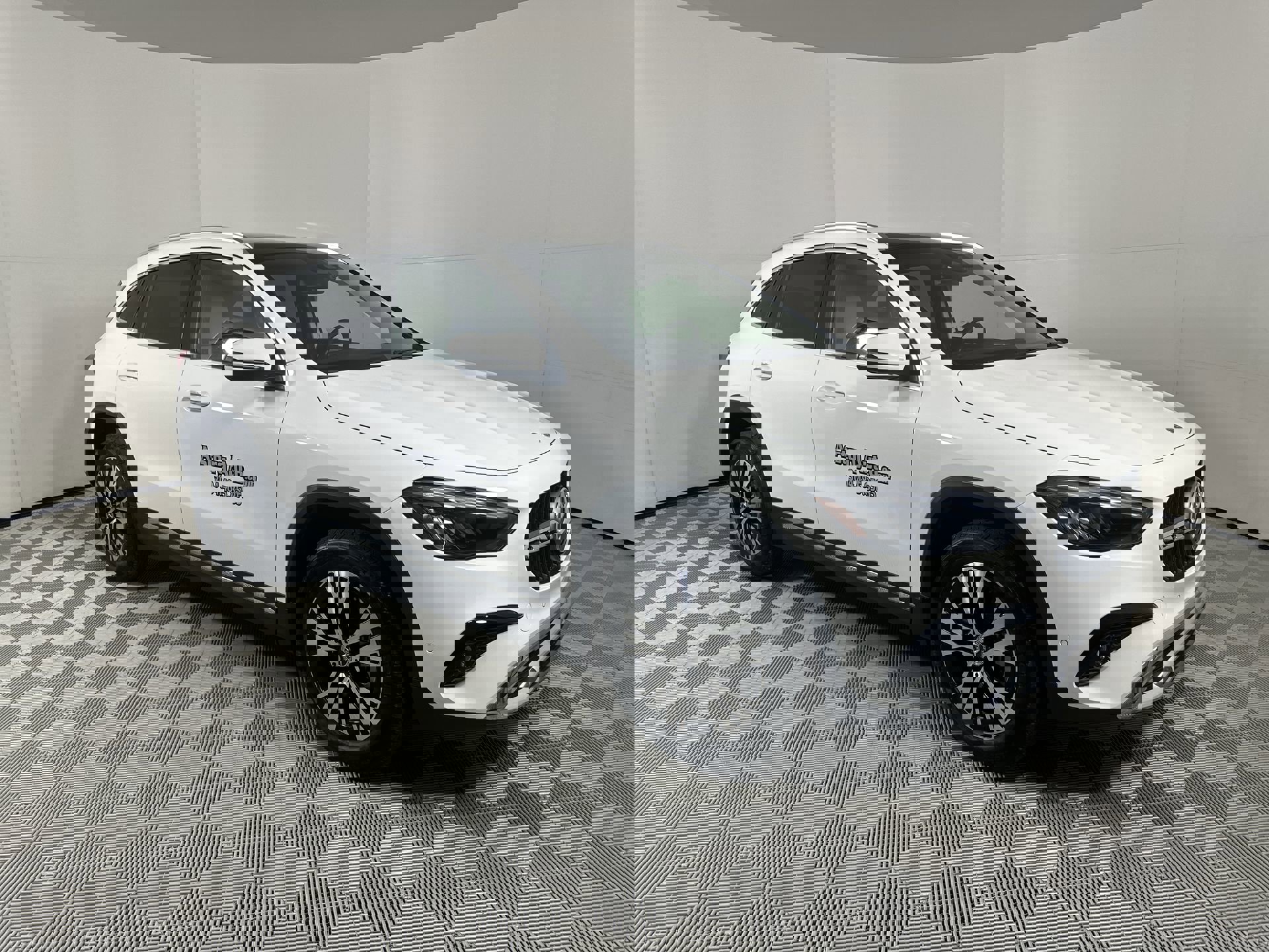 2025 Mercedes Benz GLA 250 4MATIC photo 2