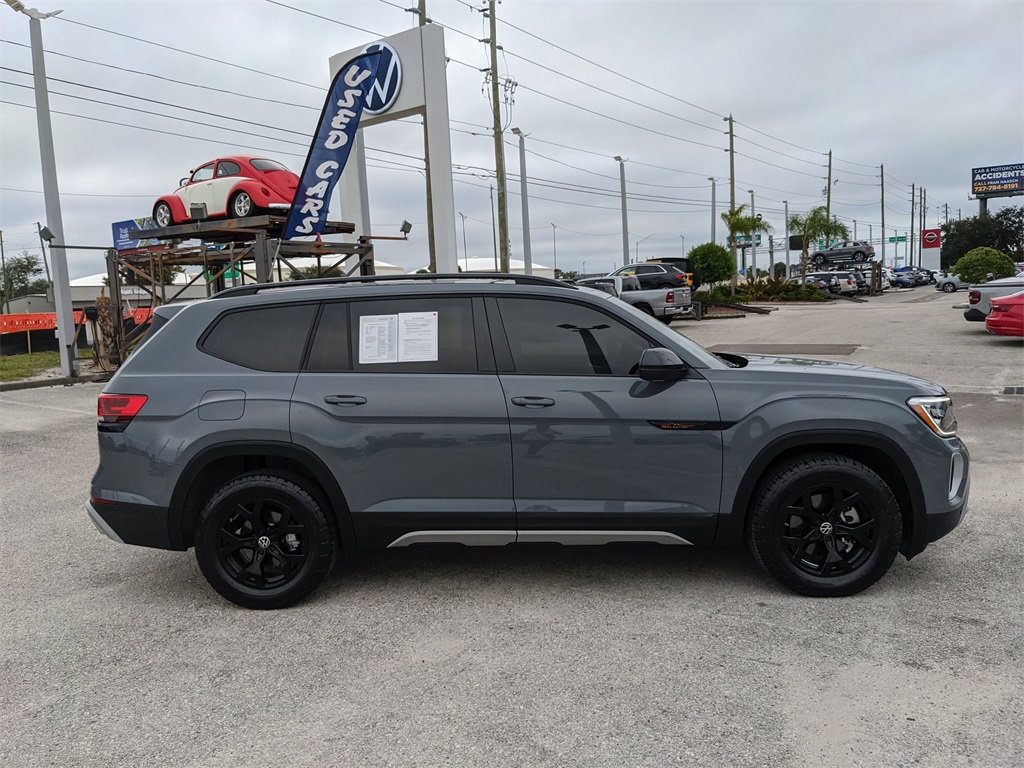2024 Volkswagen Atlas Peak Edition SEL photo 3