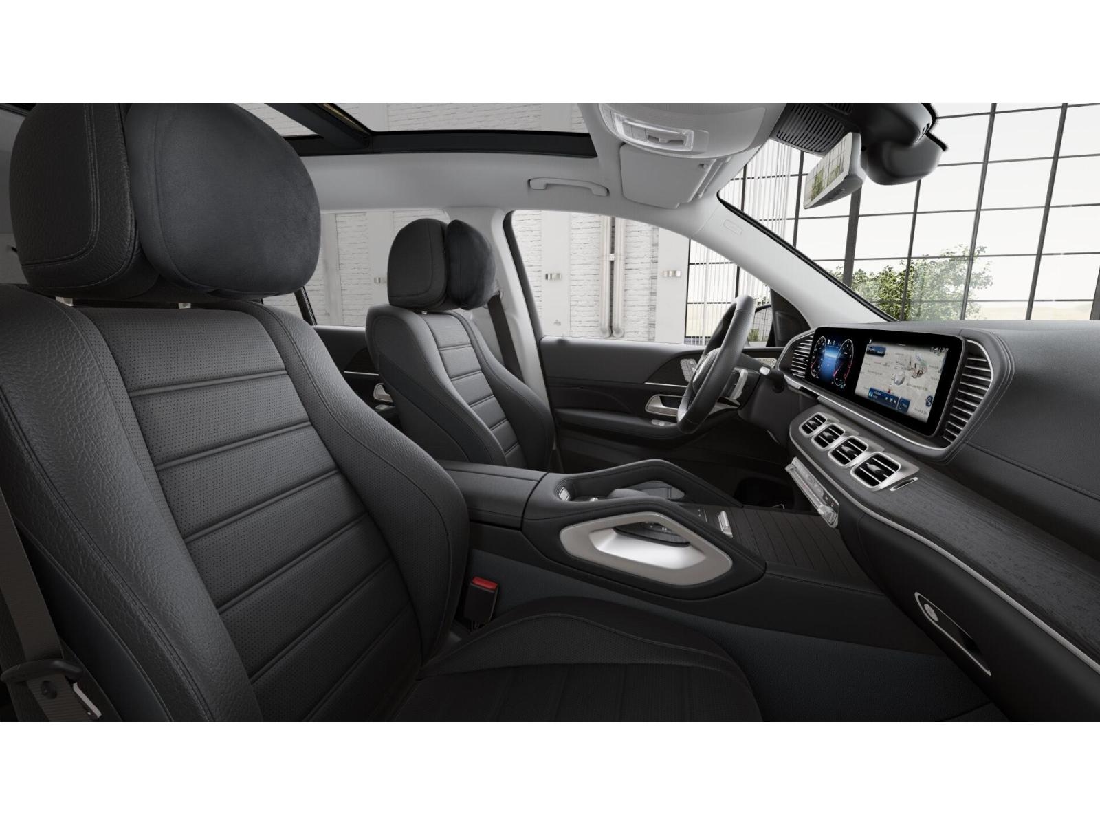 2026 Mercedes Benz GLS 450 4MATIC photo 4