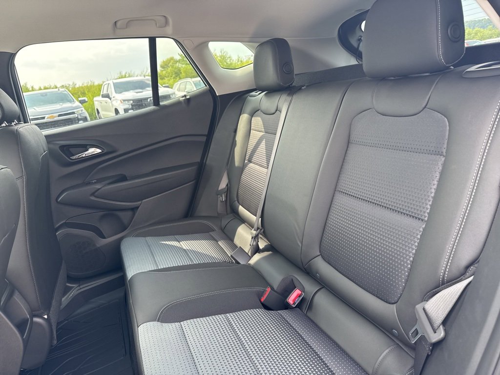 2025 Chevrolet Trax LT photo 16
