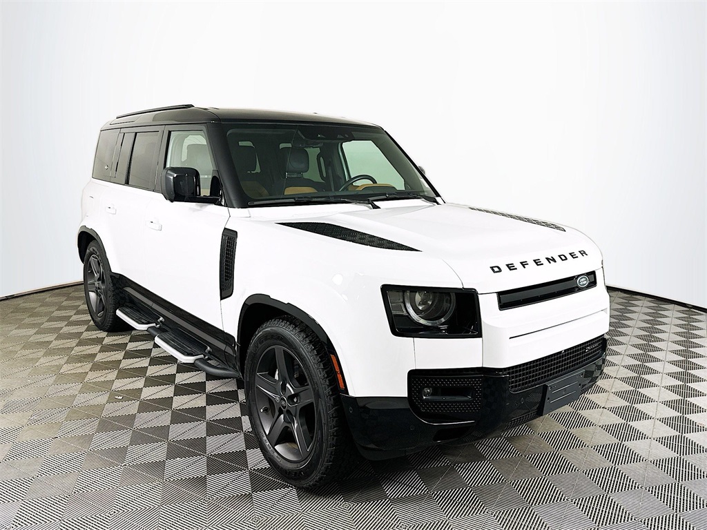 2023 Land Rover Defender 110 X-Dynamic SE photo 3