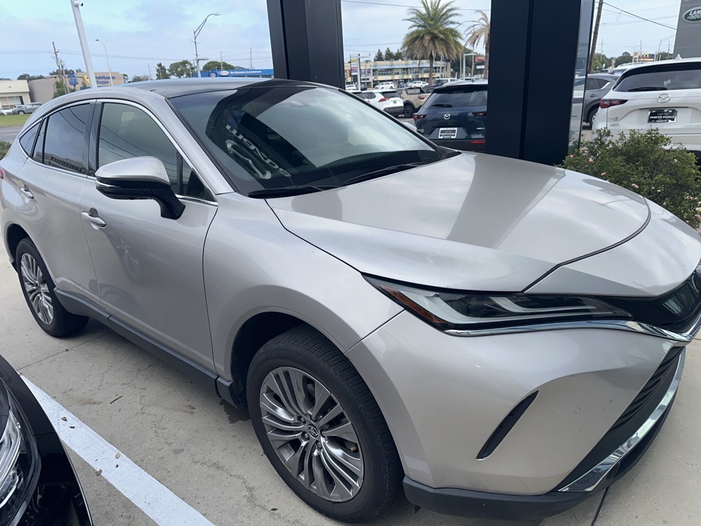 2022 Toyota Venza Limited photo 2