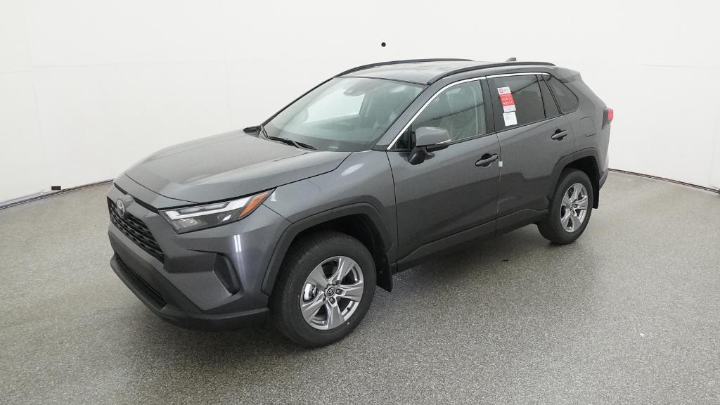 2025 Toyota RAV4 XLE's photo