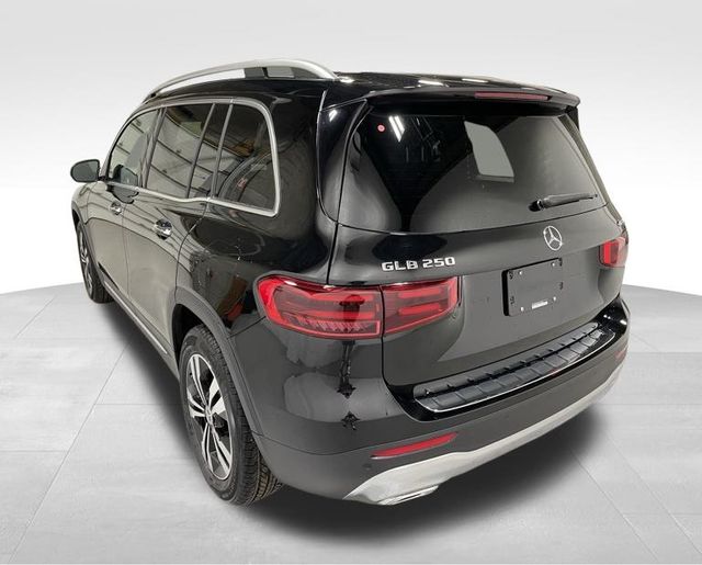 2025 Mercedes Benz GLB 250 4MATIC photo 4