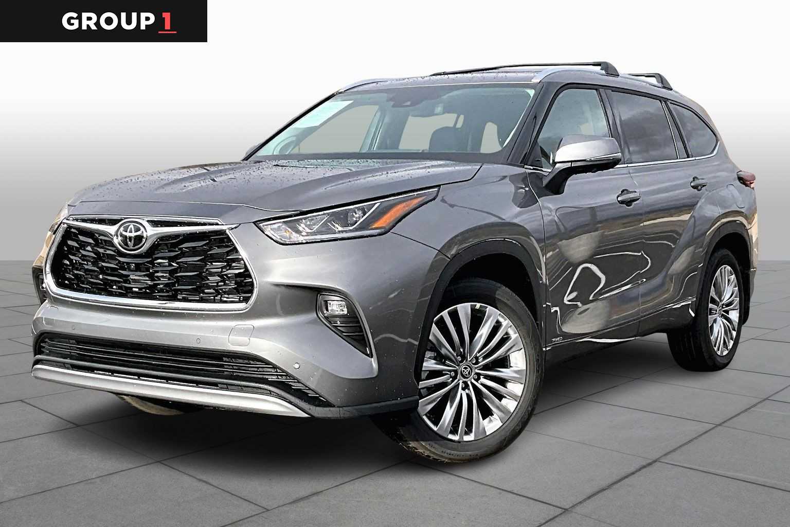 2025 Toyota Highlander Platinum's photo