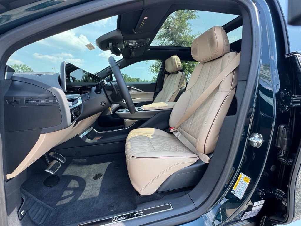 2025 Cadillac Lyriq Luxury photo 5