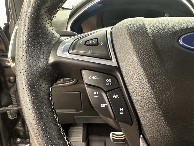 2020 Ford Edge ST photo 32
