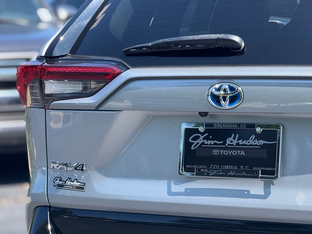 2024 Toyota RAV4 Hybrid SE photo 11