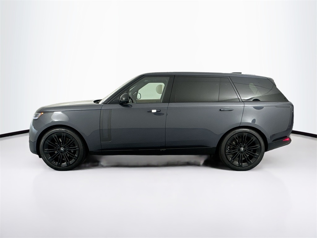 2025 Land Rover Range Rover SE photo 3