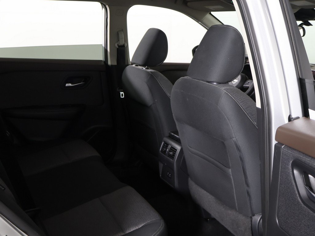 2022 Nissan Rogue SV photo 22