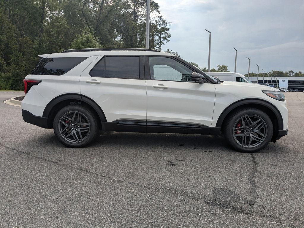 2025 Ford Explorer ST photo 3