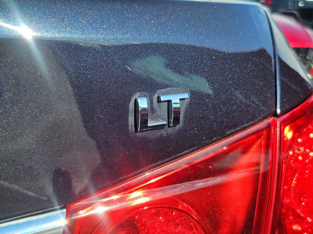 2015 Chevrolet Cruze LT photo 28