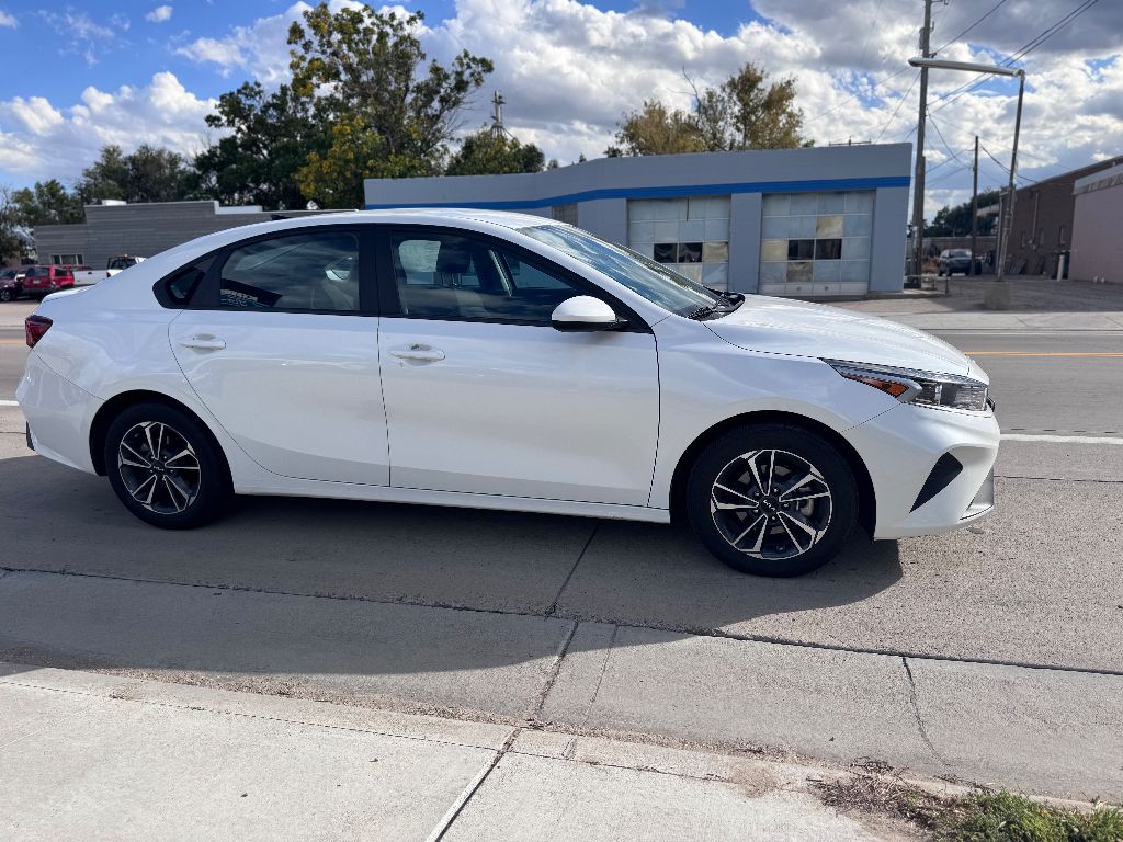 2023 Kia Forte LXS photo 4