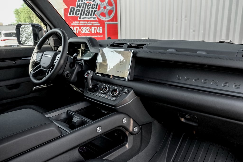 2025 Land Rover Defender 90 X-Dynamic SE photo 19