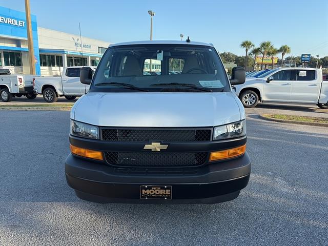2025 Chevrolet Express Cargo 2500 photo 2