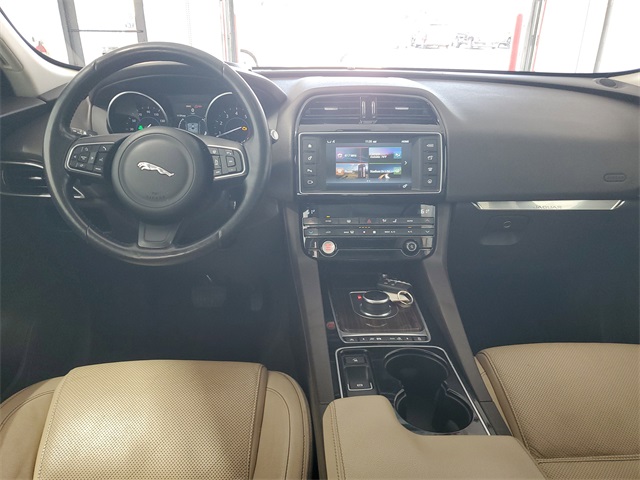 2017 Jaguar F-PACE Prestige photo 26