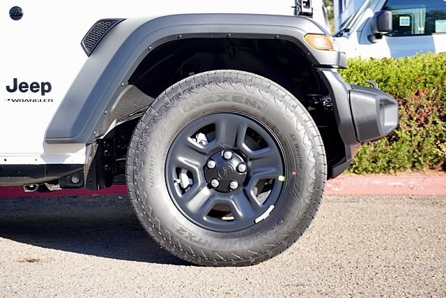 New 2026 Bright White Clear-Coat Exterior Paint Jeep Sport image 8